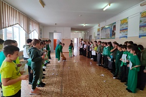 Яркий экологический флешмоб провели ученики в Славянске-на-Кубани