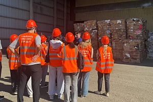 Студенты КубГУ в гостях у «Мусороуборочной компании»: как мусор обретает вторую жизнь