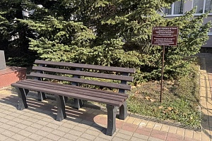В Новокубанском районе установили первую эколавочку из переработанного пластика