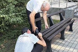 В Новокубанском районе установили первую эколавочку из переработанного пластика