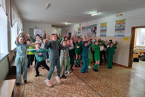 Яркий экологический флешмоб провели ученики в Славянске-на-Кубани